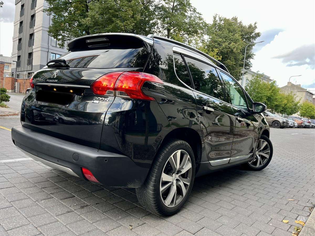 Peugeot 2008 2014 — салон