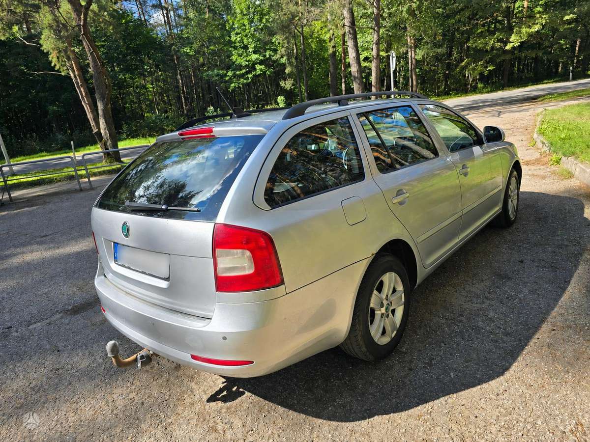Skoda Octavia 2012 — engine 1598 cm³, 105 HP (77kW)