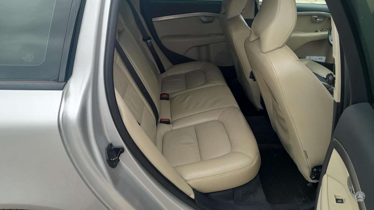 Volvo V70 2008 — photo 11
