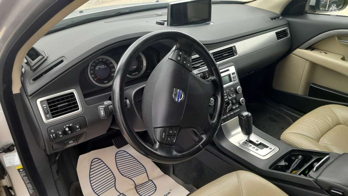 Volvo V70 2008 — photo 17