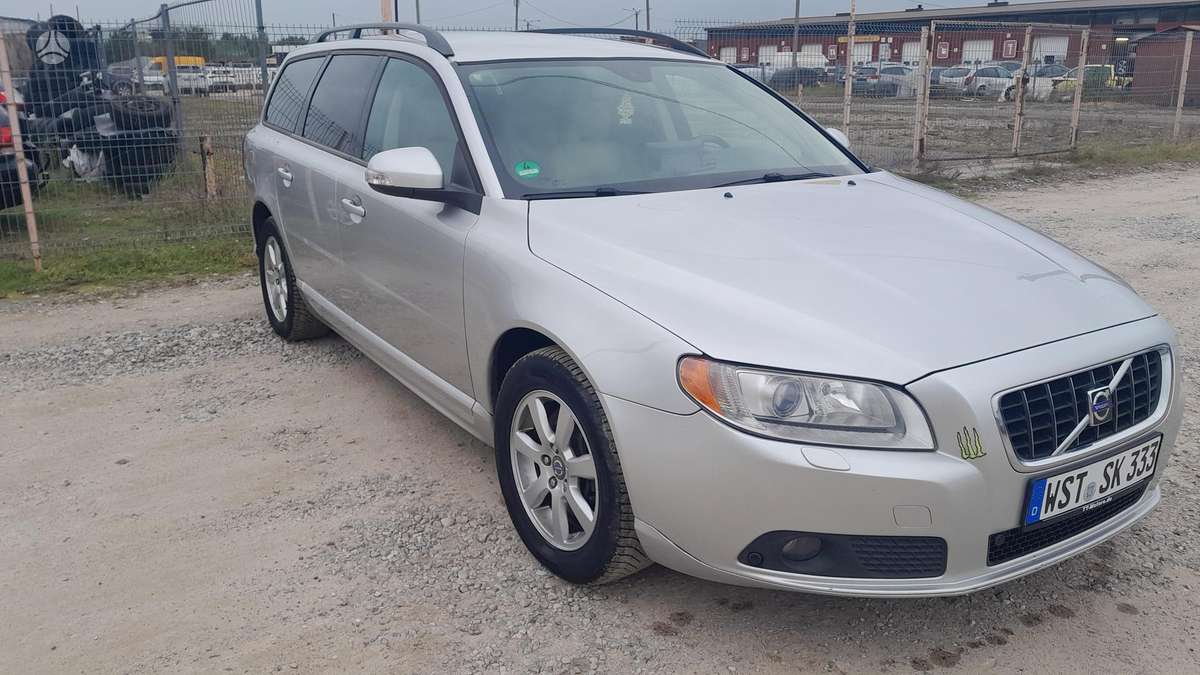 Volvo V70 2008 — rear view