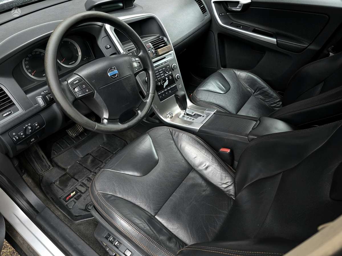 Volvo XC60 2009 — photo 17