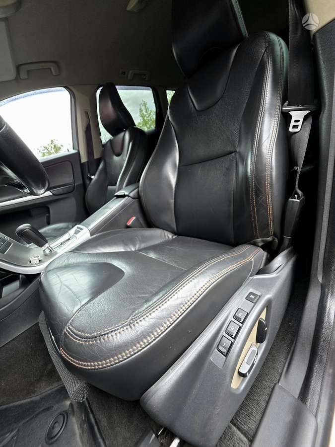 Volvo XC60 2009 — photo 18