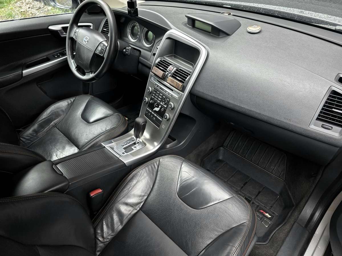 Volvo XC60 2009 — photo 21