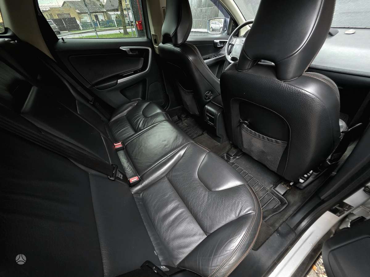 Volvo XC60 2009 — photo 23