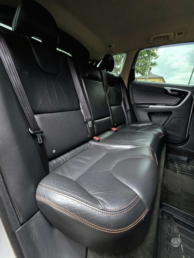 Volvo XC60 2009 — photo 24