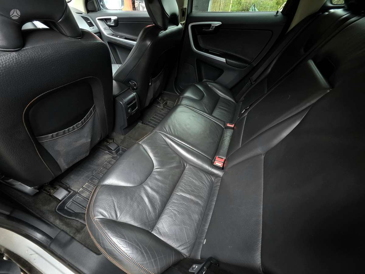 Volvo XC60 2009 — photo 25