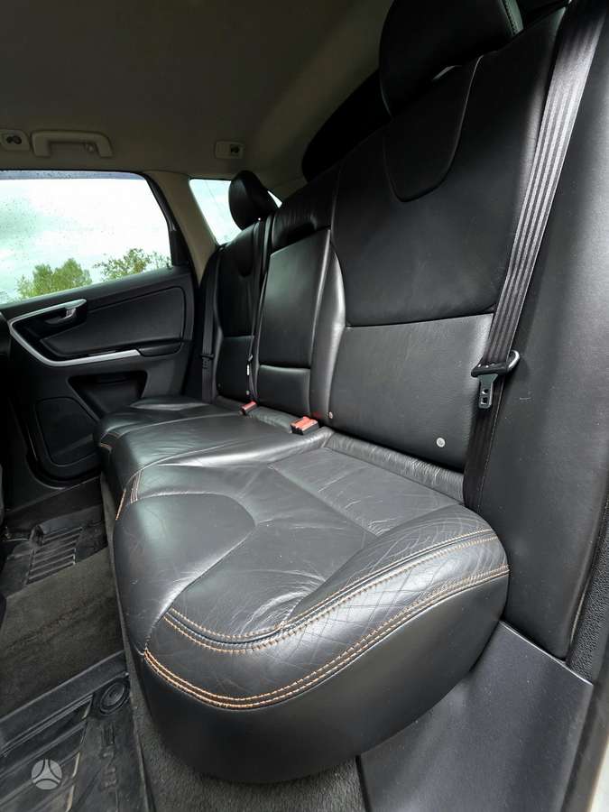 Volvo XC60 2009 — photo 26