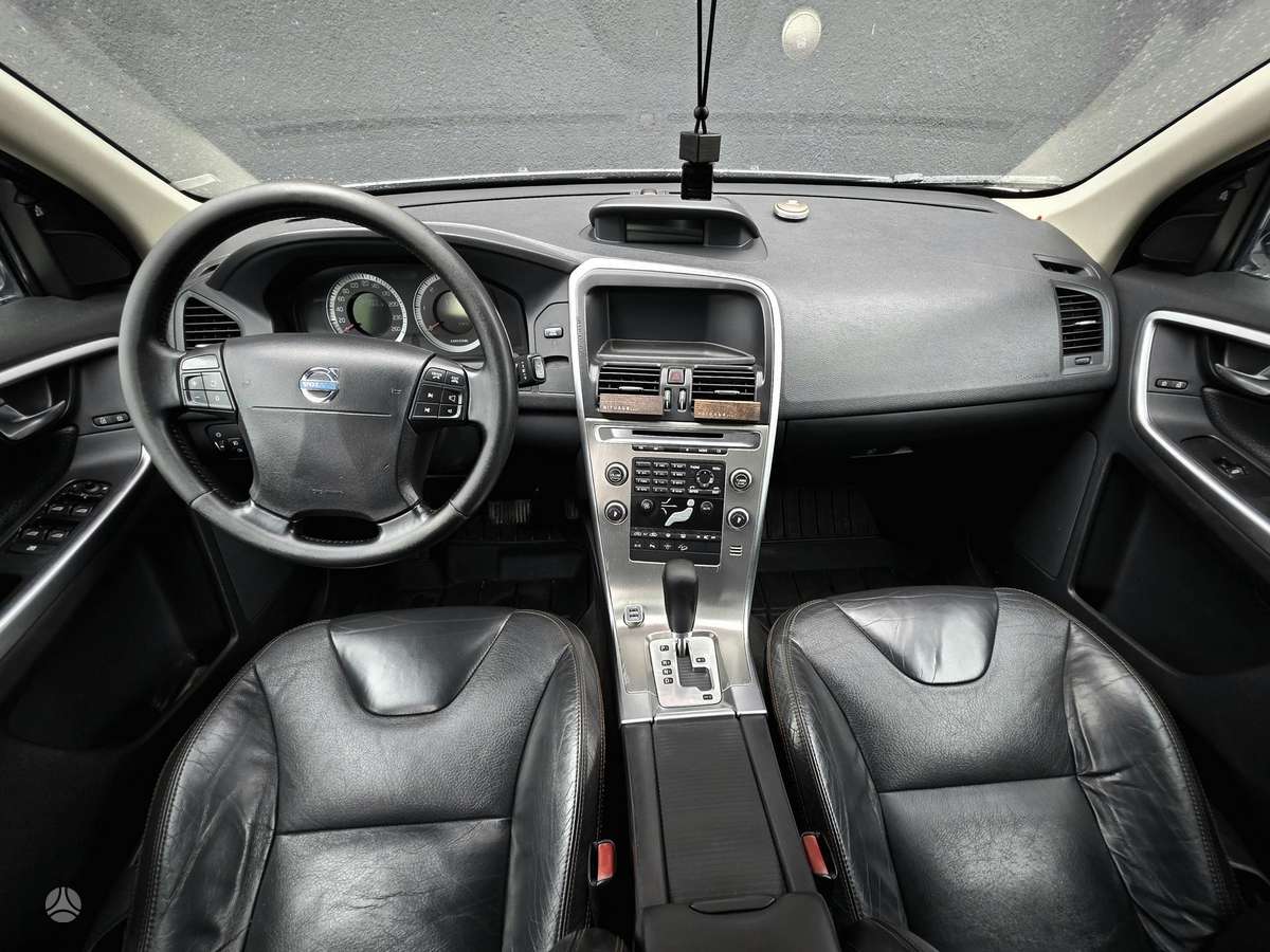 Volvo XC60 2009 — photo 27