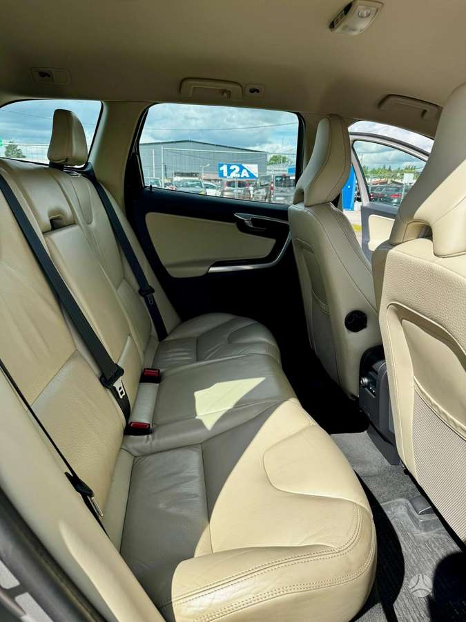 Volvo XC60 2012 — photo 13