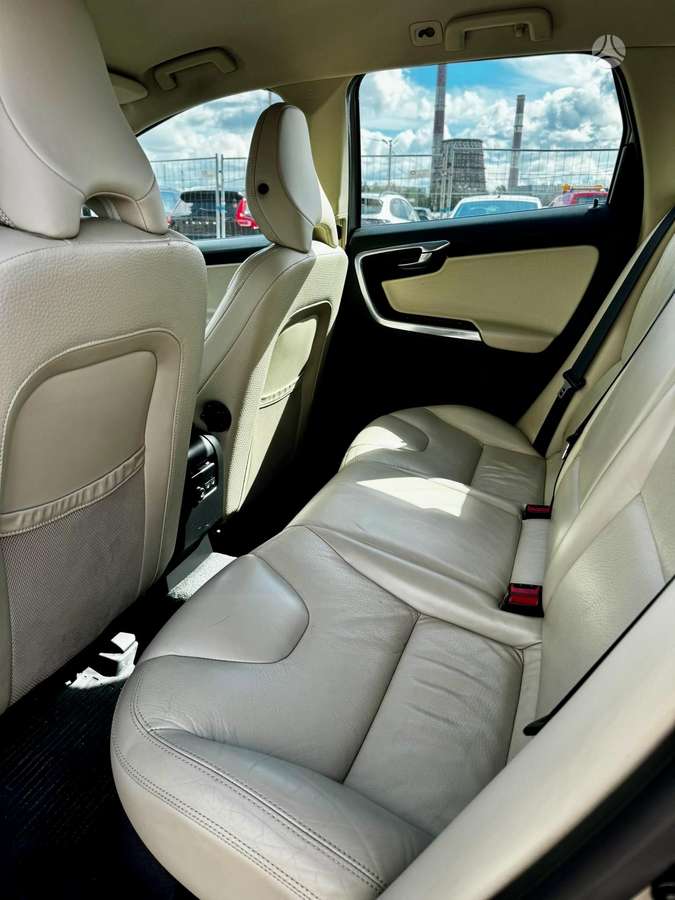 Volvo XC60 2012 — photo 14