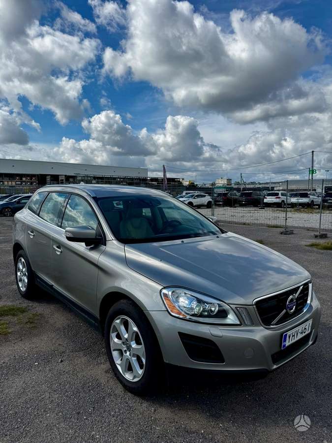 Volvo XC60 2012 — rear view