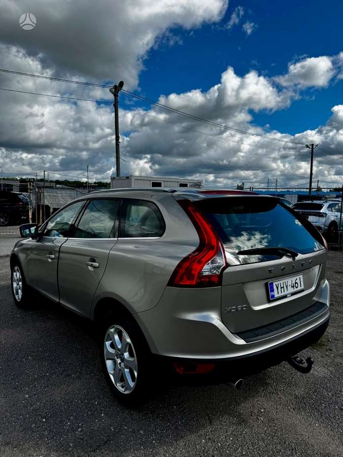 Volvo XC60 2012 — interior