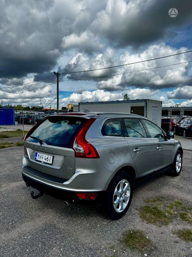 Volvo XC60 2012 — engine 2400 cm³, 215 HP (158kW)