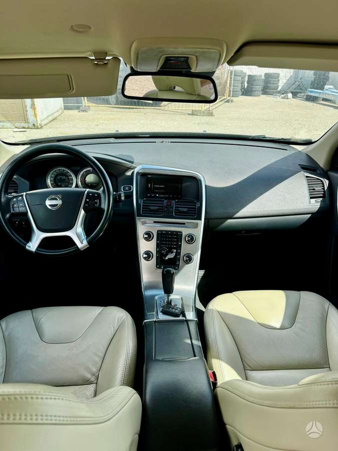 Volvo XC60 2012 — photo 7