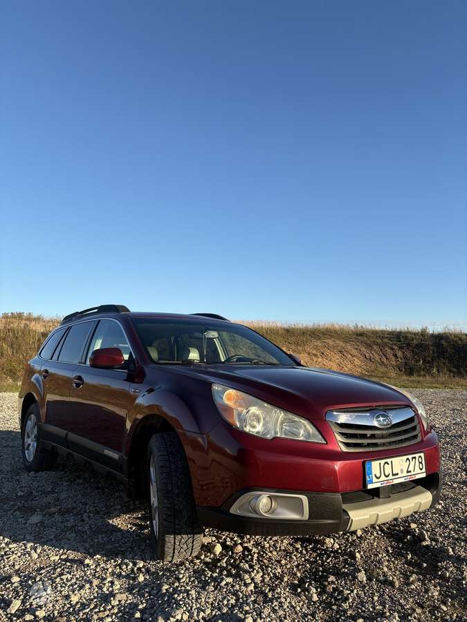Subaru Outback 2012 — салон