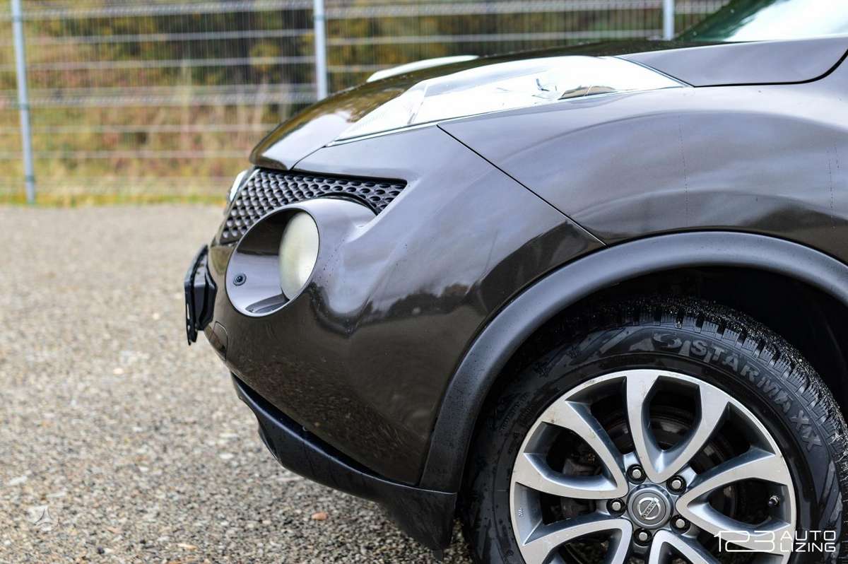 Nissan Juke 2011 — interior
