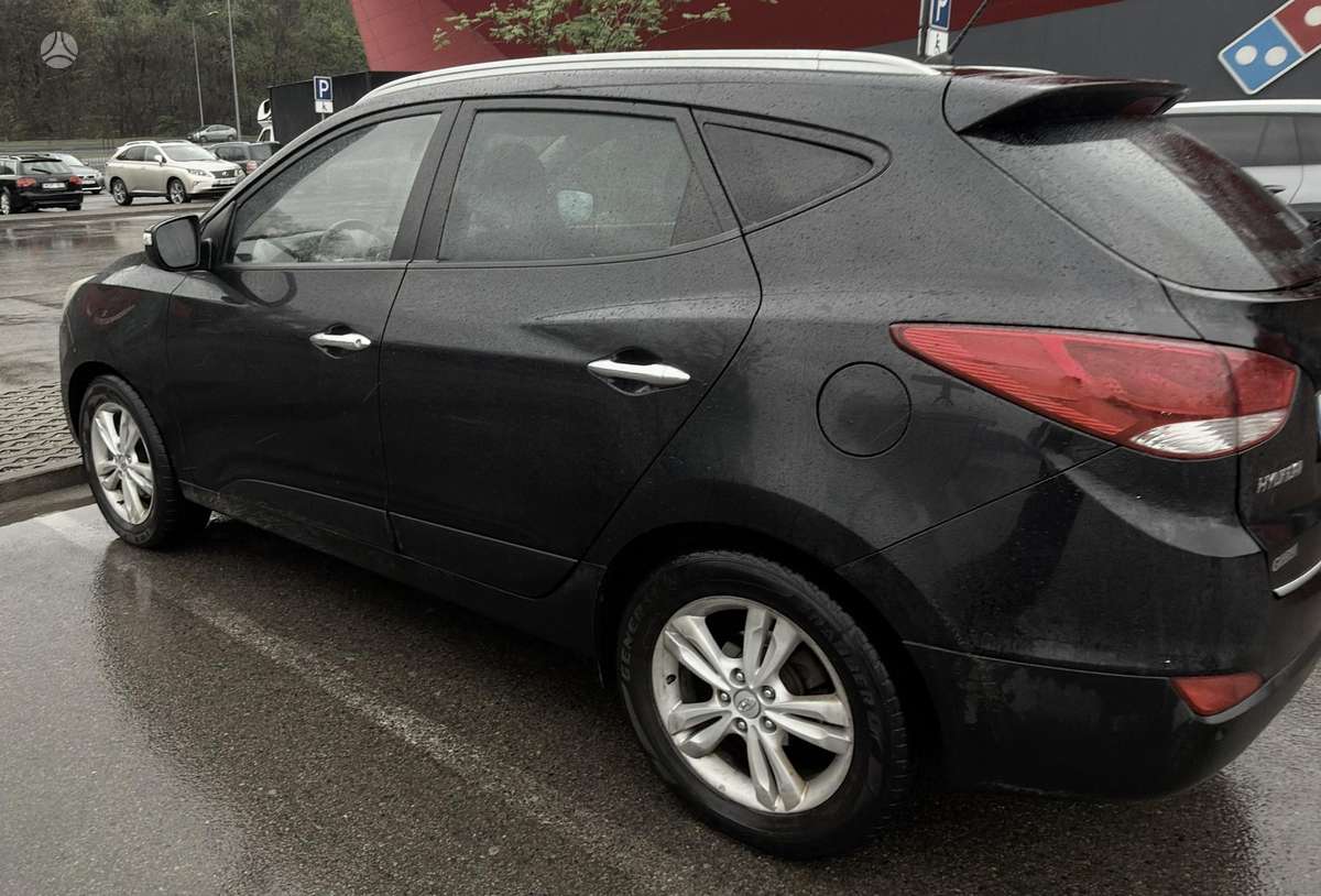 Hyundai ix35 2010 — rear view
