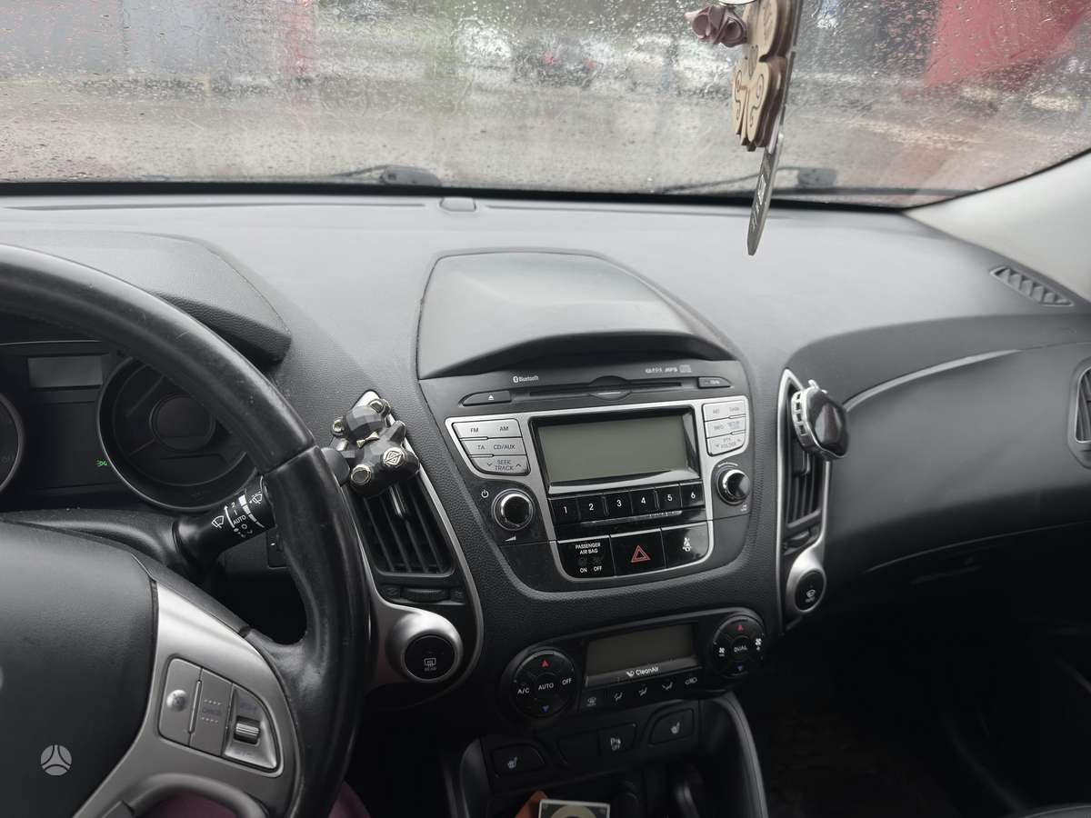 Hyundai ix35 2010 — engine 1995 cm³, 136 HP (100kW)
