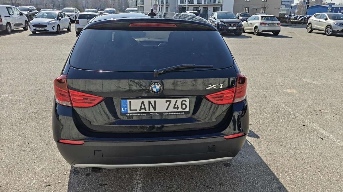 BMW X1 2010 — rear view