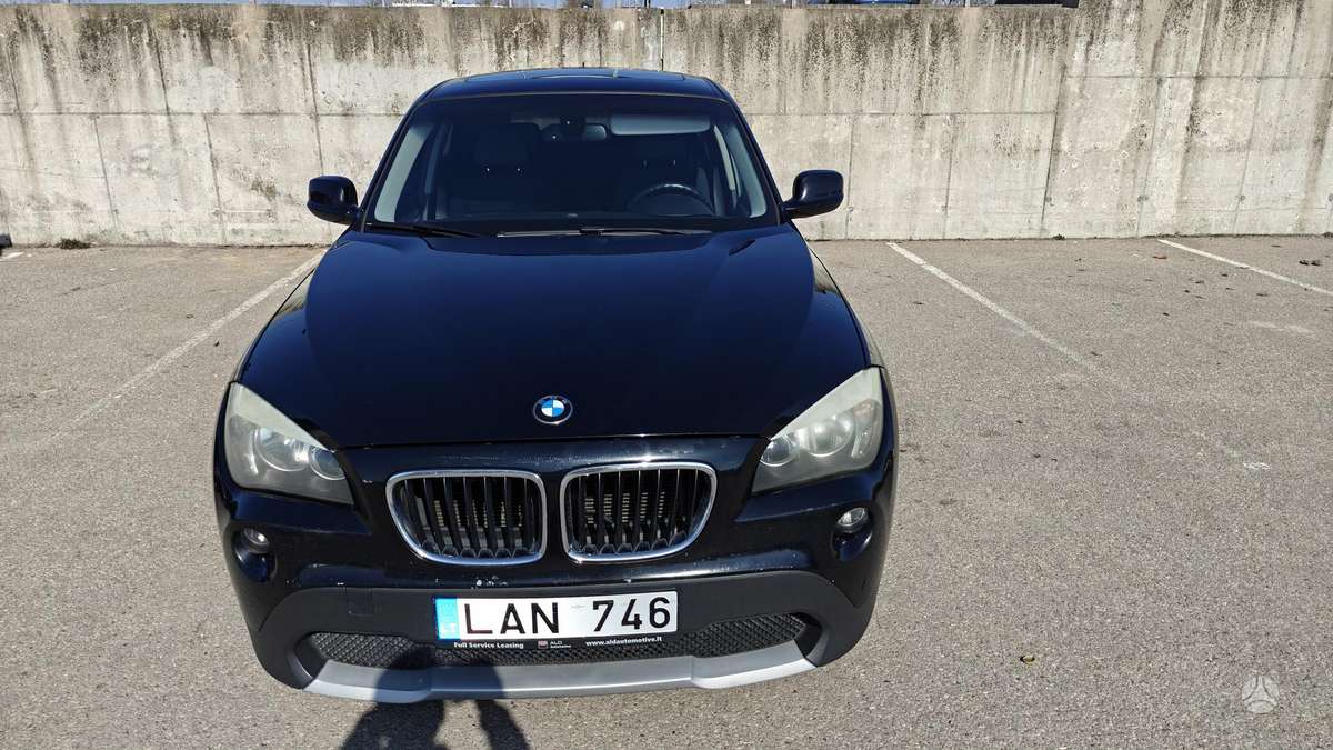 BMW X1 2010 — interior