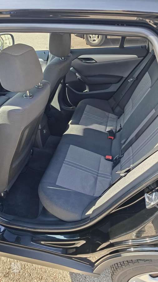 BMW X1 2010 — engine 1995 cm³, 143 HP (105kW)