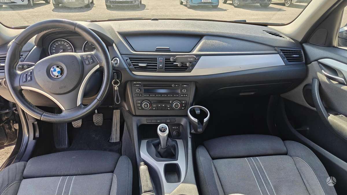 BMW X1 2010 — photo 8