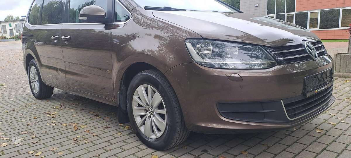 Volkswagen Sharan 2010 — вигляд ззаду