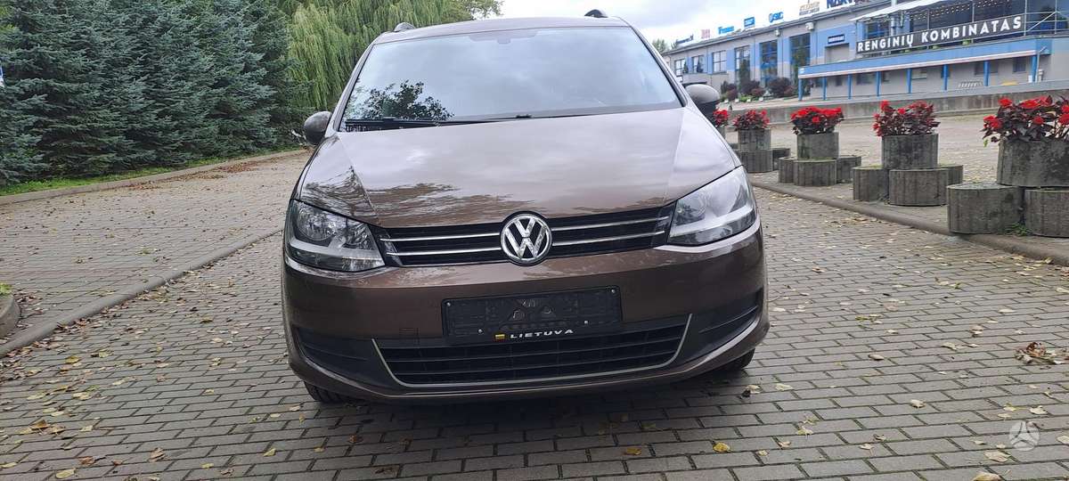 Volkswagen Sharan 2010 — салон
