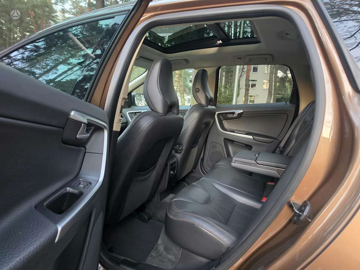 Volvo XC60 2010 — photo 10
