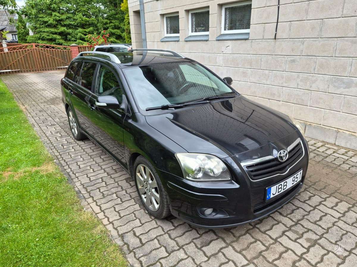 Toyota Avensis 2007 — вигляд ззаду