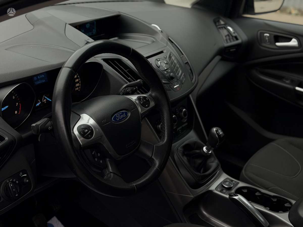 Ford Kuga 2014 — photo 21