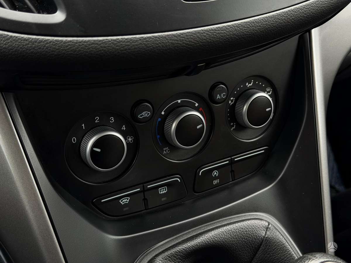 Ford Kuga 2014 — photo 32