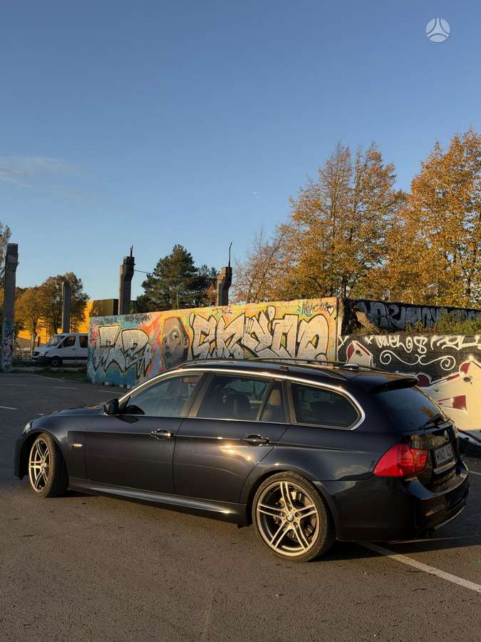 BMW 325 2009 — двигун 2993 cm³, 197 HP (145kW)