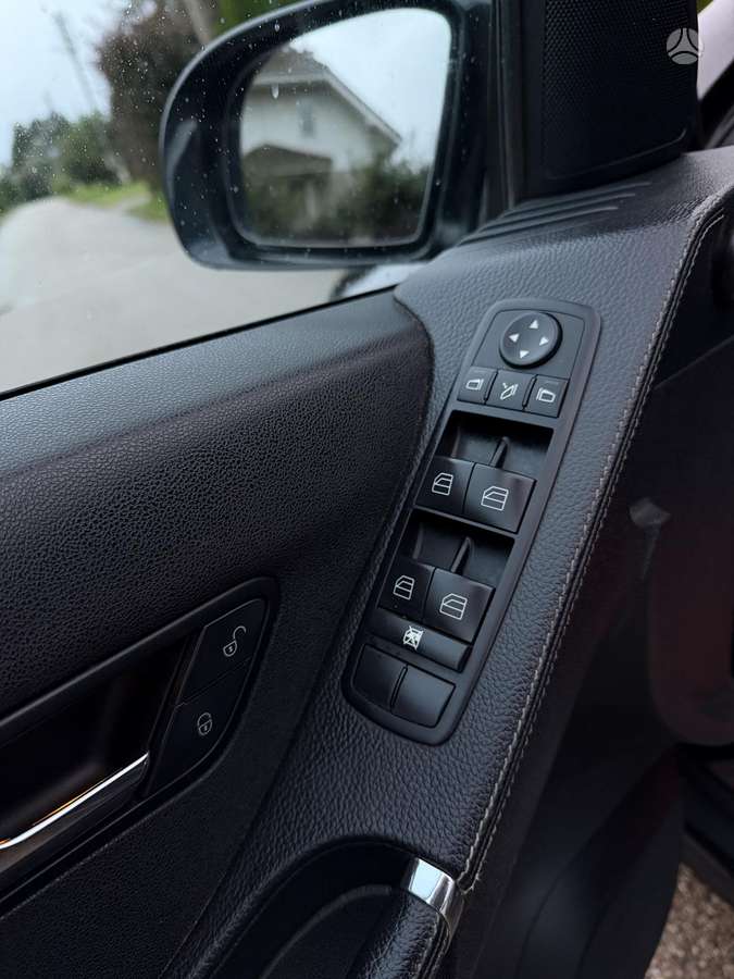 Mercedes-Benz R320 2009 — photo 17