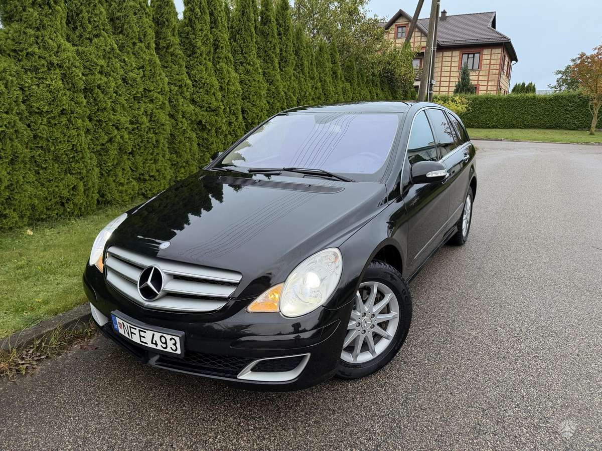 Mercedes-Benz R320 2009 — rear view
