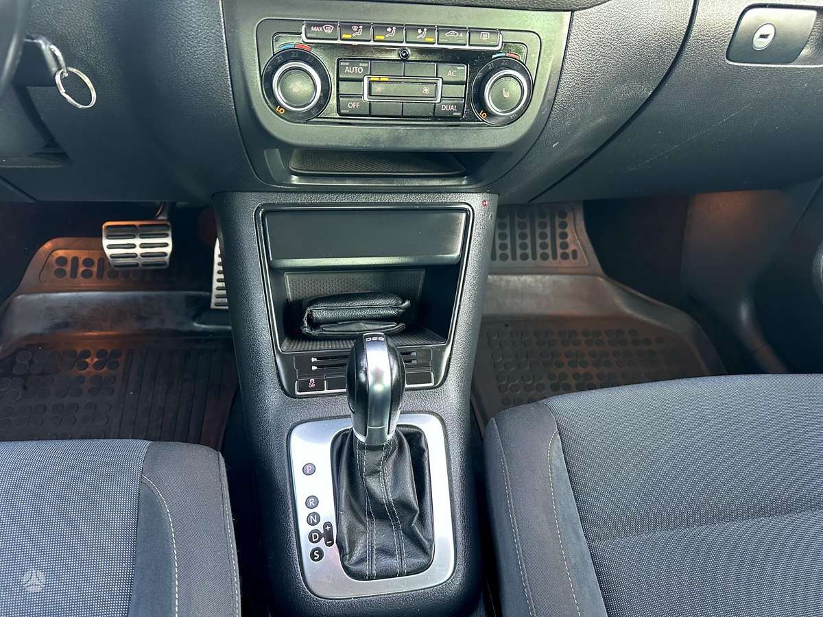 Volkswagen Golf 2012 — photo 16