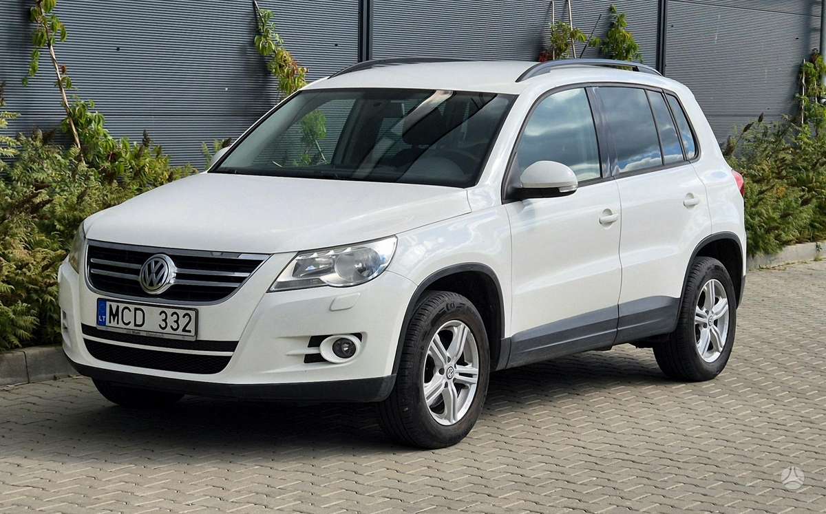 Volkswagen Tiguan 2008 — rear view