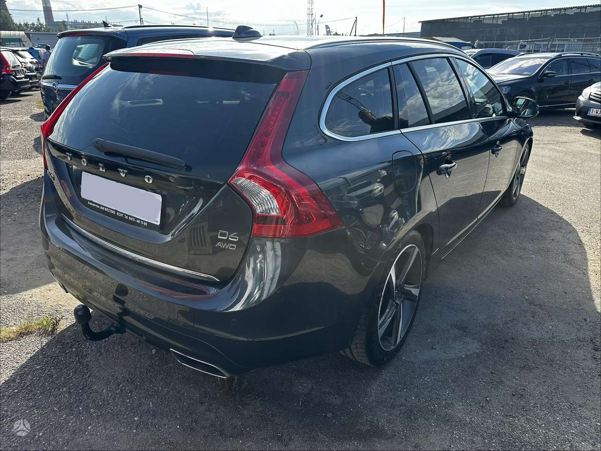 Volvo V60 2013 — салон