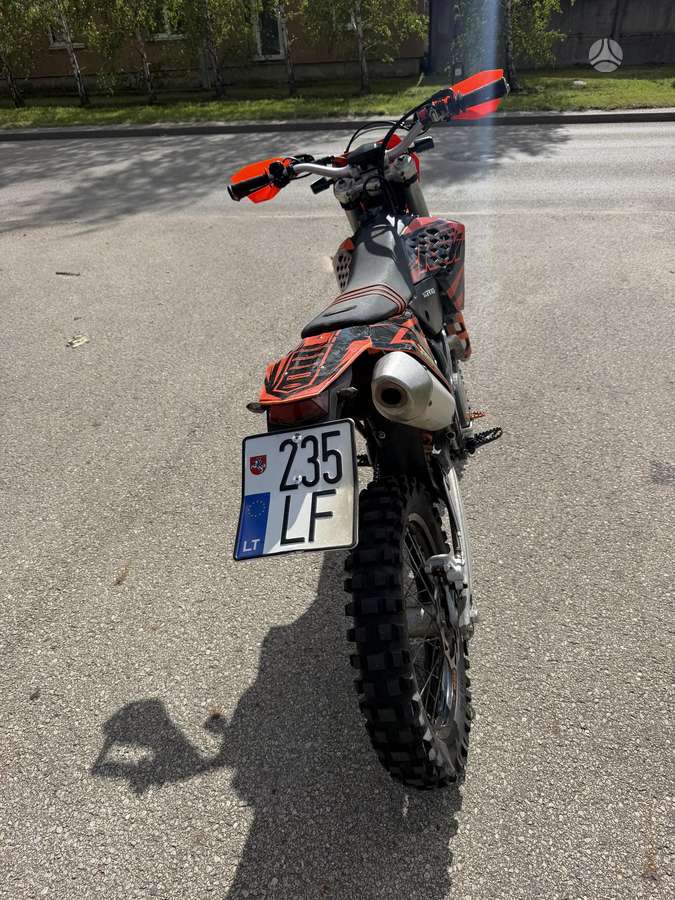 KTM EXC 2010 — engine 450 cm³, 12 HP (9kW)
