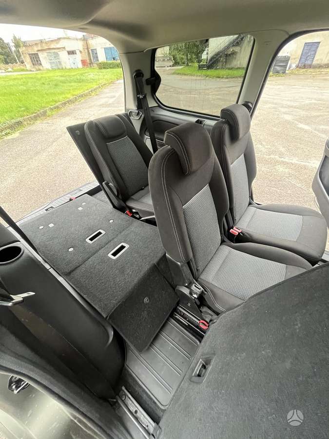 Ford Galaxy 2010 — photo 10