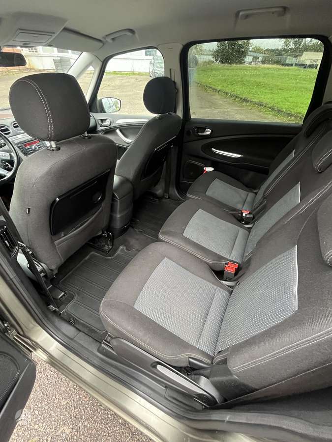 Ford Galaxy 2010 — photo 11