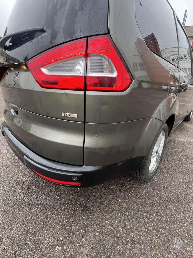 Ford Galaxy 2010 — photo 5