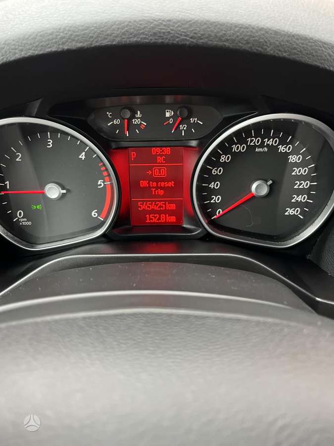 Ford Galaxy 2010 — photo 8