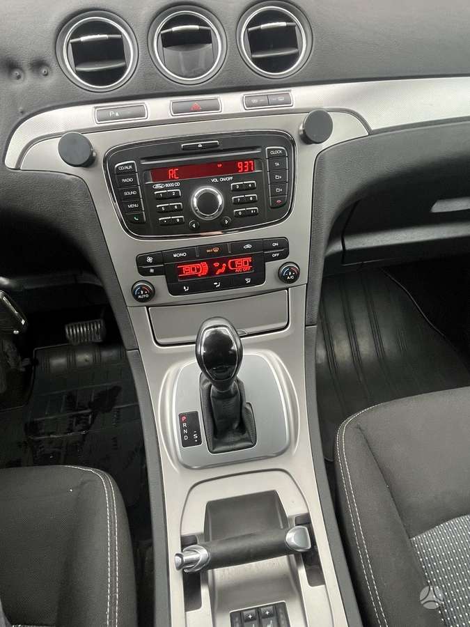 Ford Galaxy 2010 — photo 9