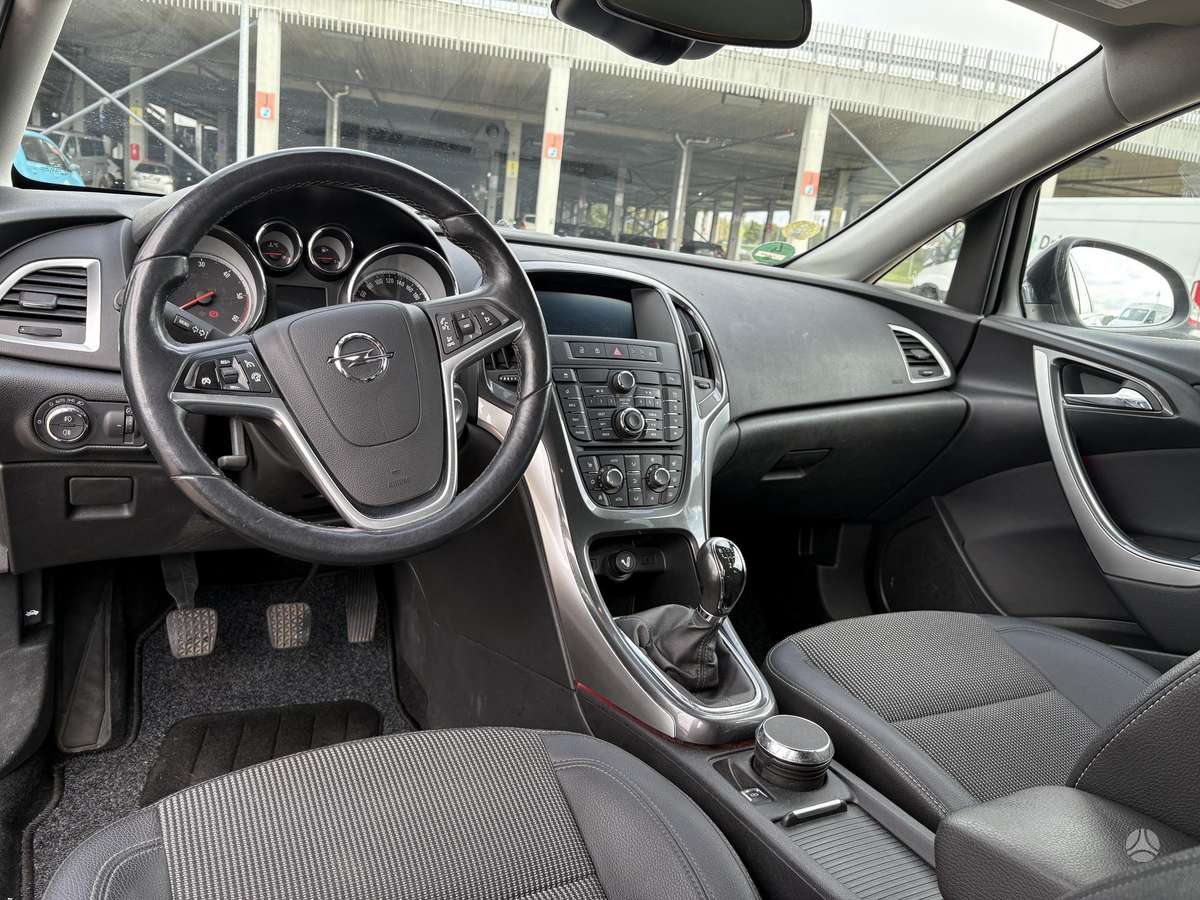 Opel Astra 2014 — фото 10