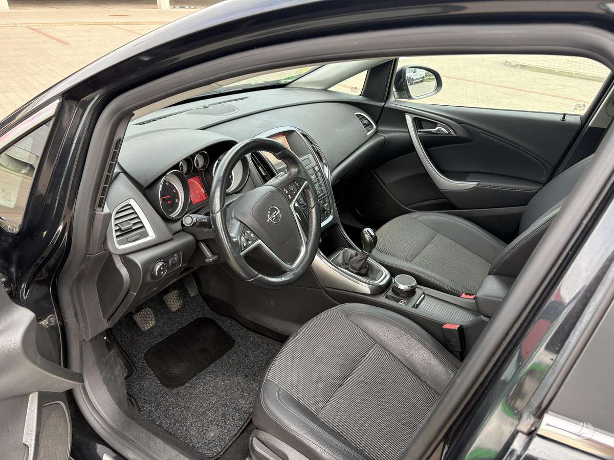 Opel Astra 2014 — фото 11