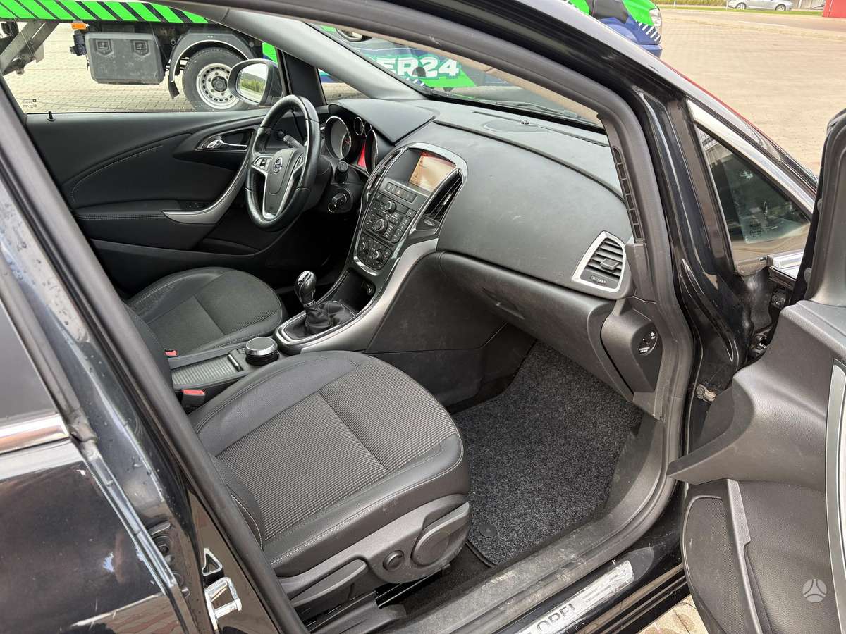 Opel Astra 2014 — фото 12