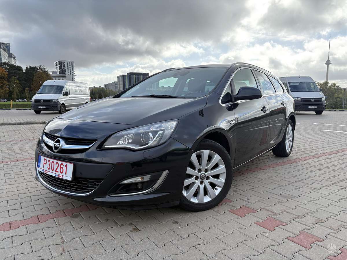 Opel Astra 2014 — салон