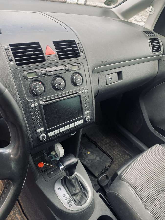 Volkswagen Touran 2004 — photo 10